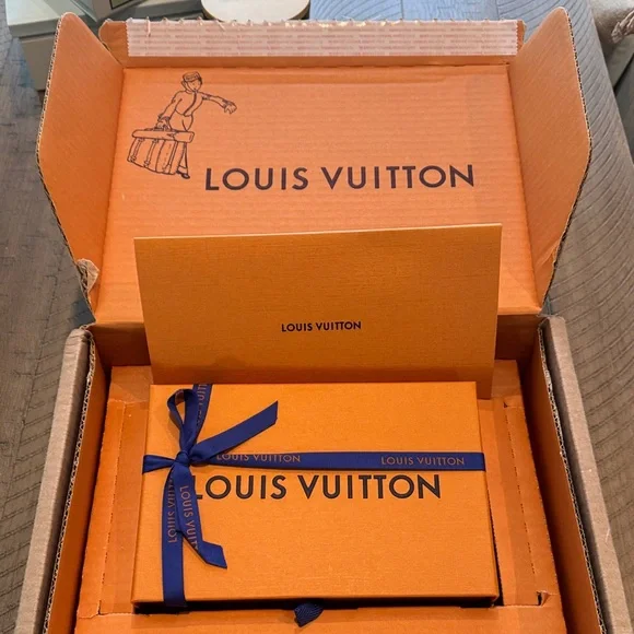 Authentic- BNWT Louis Vuitton Zippy Wallet - Picture 9 of 9